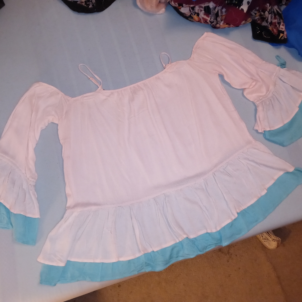 Cold Shoulder Top - Picture 3 of 8